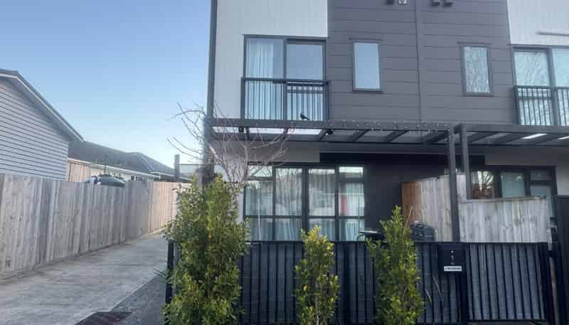 1D Shamrock Lane, Te Atatu Peninsula