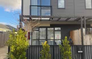 1D Shamrock Lane, Te Atatu Peninsula