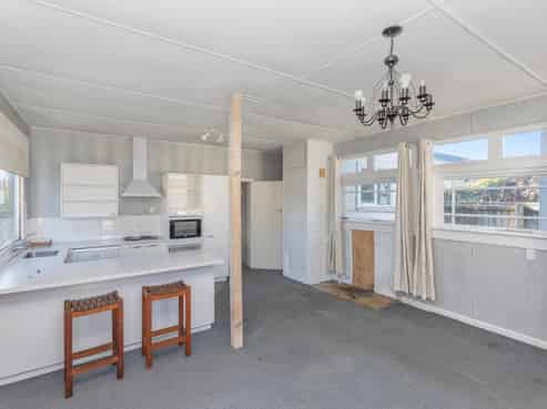 8 Bass Street, Woolston