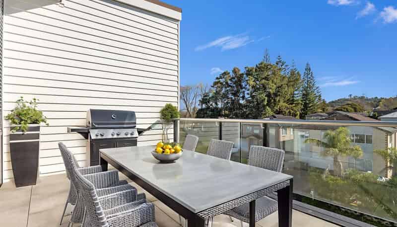 17/11 Carlos Drive, Flat Bush
