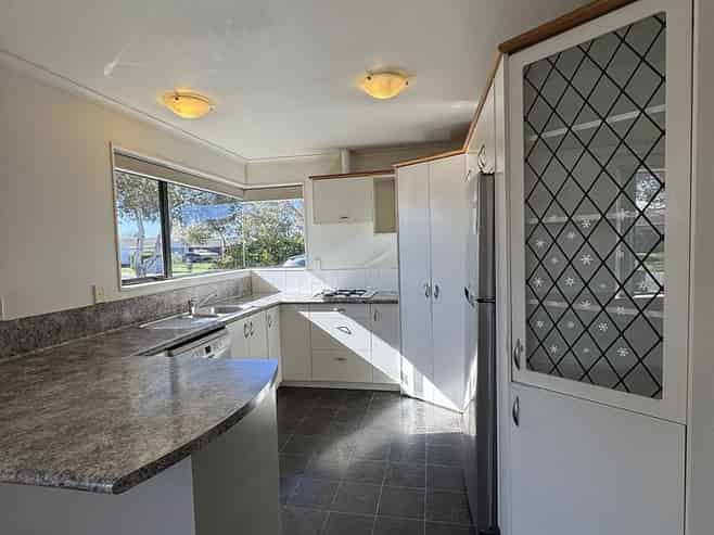 32 Diomede Glade, Flagstaff