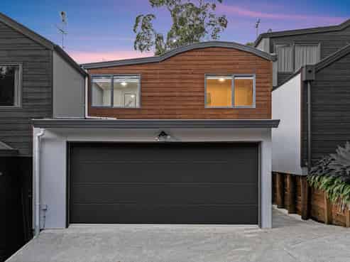 2/30B Verbena Road, Birkdale