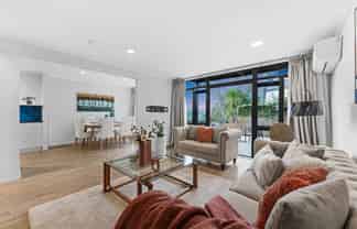 2/30B Verbena Road, Birkdale