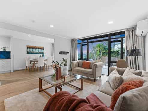 2/30B Verbena Road, Birkdale
