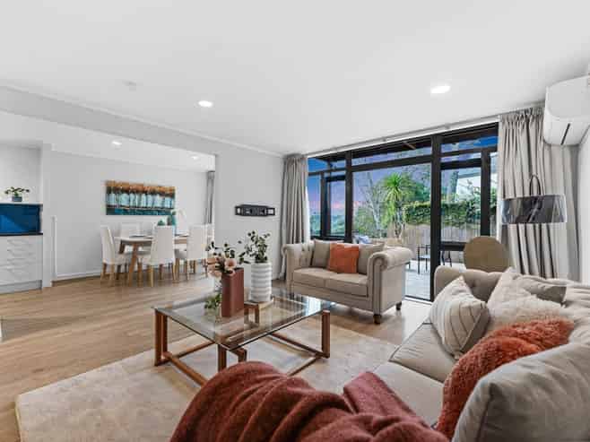 2/30B Verbena Road, Birkdale