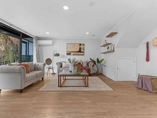 2/30B Verbena Road, Birkdale