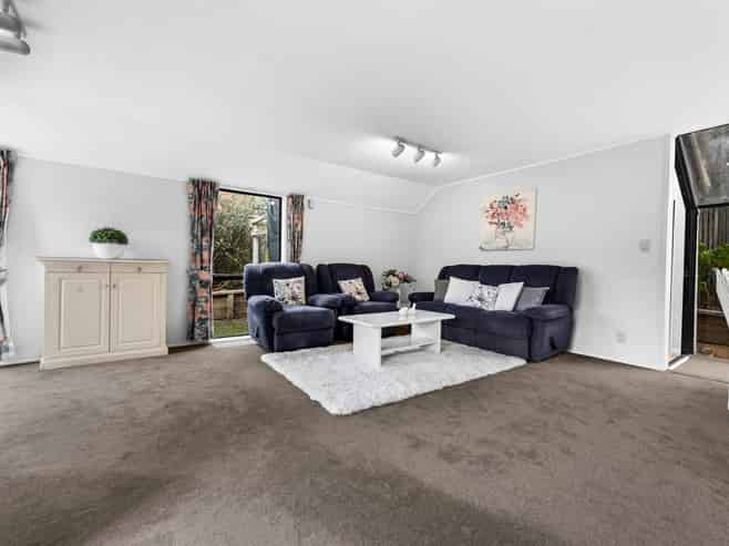 2/30 Eastridge Court, Northpark