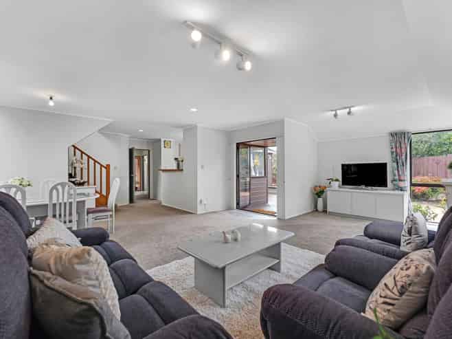 2/30 Eastridge Court, Northpark