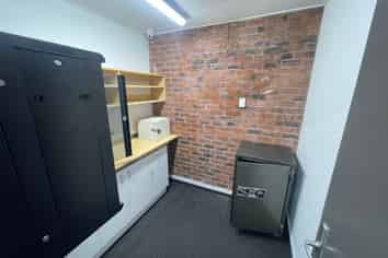 Prime Onehunga Ground Floor Retail with Parking