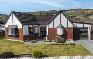 4 Washbourn Drive, Richmond