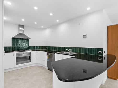 12 Auckland Road, Saint Heliers