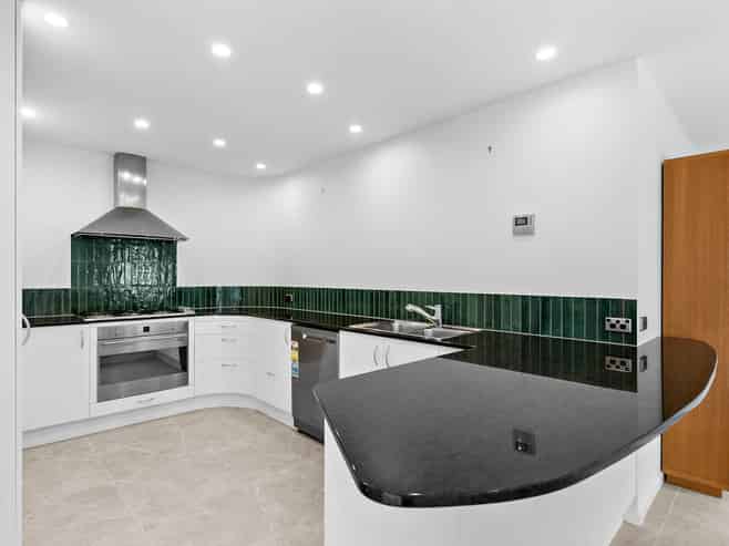 12 Auckland Road, Saint Heliers