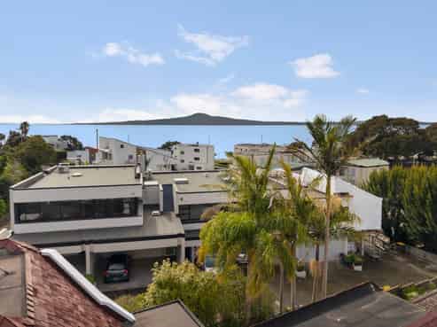 12 Auckland Road, Saint Heliers