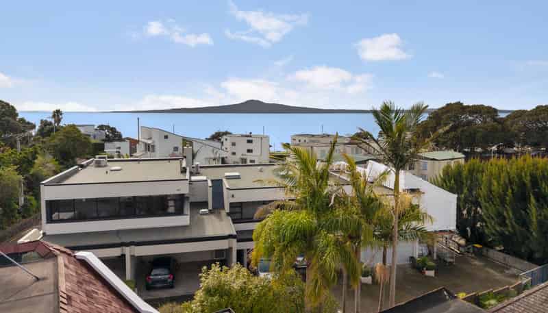 12 Auckland Road, Saint Heliers