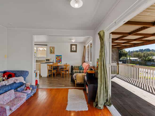 48 & 48A Lauderdale Road, Birkdale