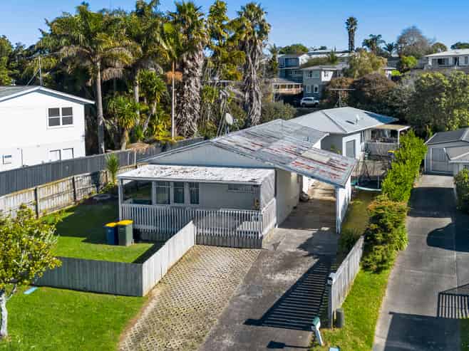 48 & 48A Lauderdale Road, Birkdale