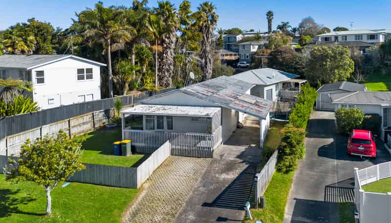 48 & 48A Lauderdale Road, Birkdale