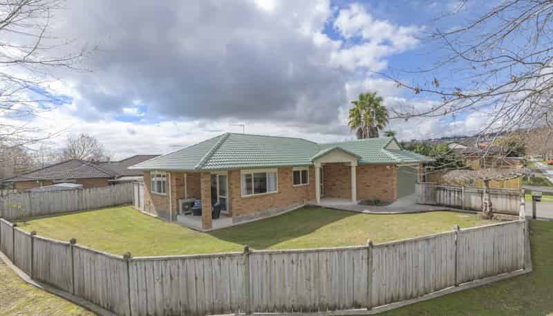 14 Carisbrook Crescent, Papakura
