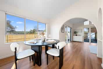 2/30 Whiteacres Drive, Sunnyhills