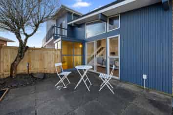 2/30 Whiteacres Drive, Sunnyhills