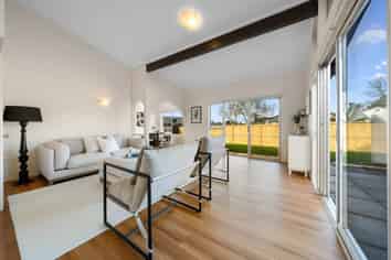 2/30 Whiteacres Drive, Sunnyhills