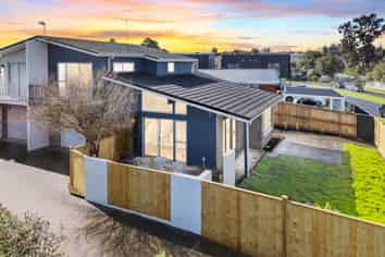 2/30 Whiteacres Drive, Sunnyhills