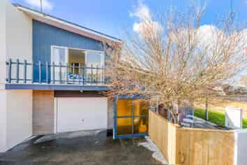 2/30 Whiteacres Drive, Sunnyhills