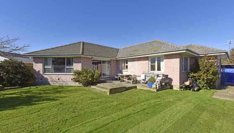 6 Adrian Place, Shirley