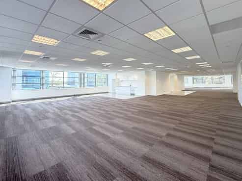 Full-floor A-grade office – newly refurbished