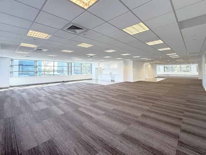 Full-floor A-grade office – newly refurbished
