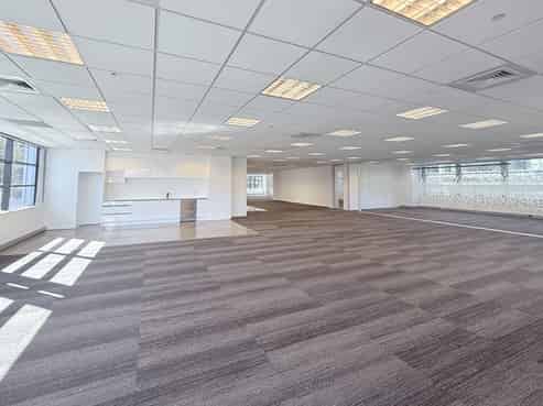 Full-floor A-grade office – newly refurbished