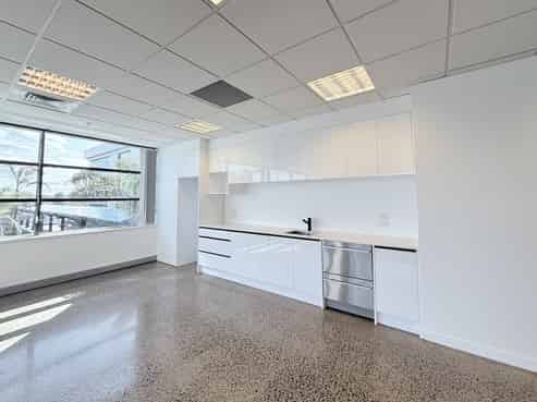 Full-floor A-grade office – newly refurbished