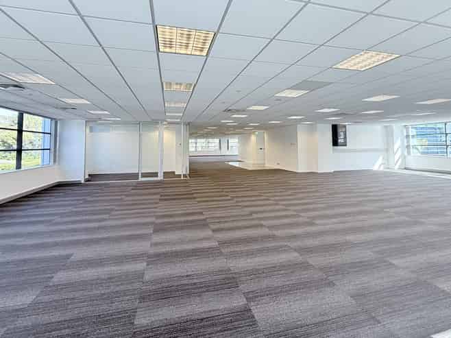 Full-floor A-grade office – newly refurbished