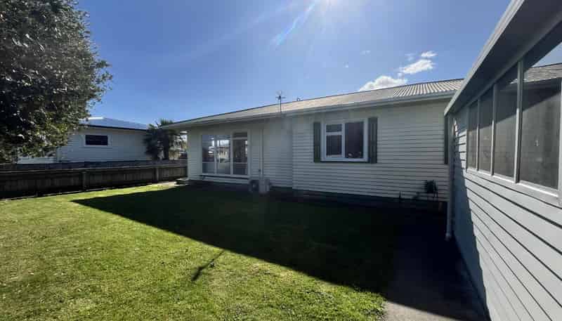 814 Ferguson Street, Akina