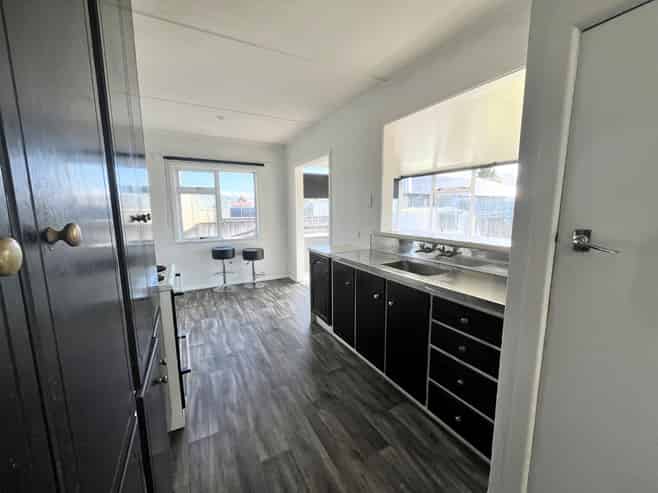 814 Ferguson Street, Akina