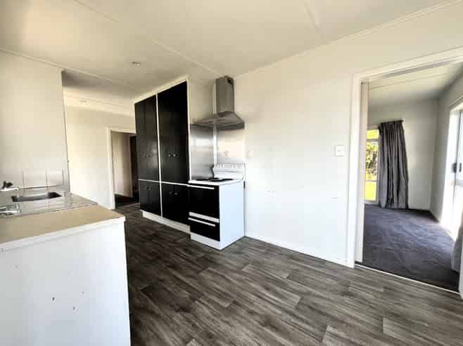 814 Ferguson Street, Akina