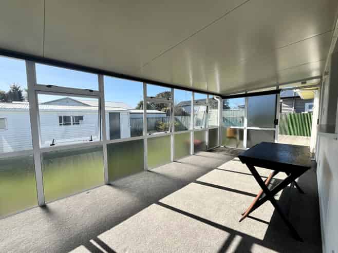 814 Ferguson Street, Akina