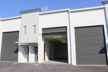 Modern 90sqm industrial unit