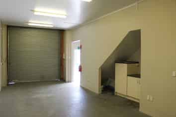 Modern 90sqm industrial unit
