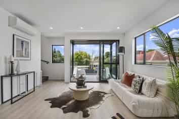 2/10 Boyd Avenue, Onehunga