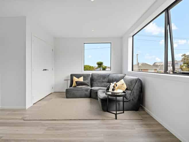 5D Riverview Road, Panmure