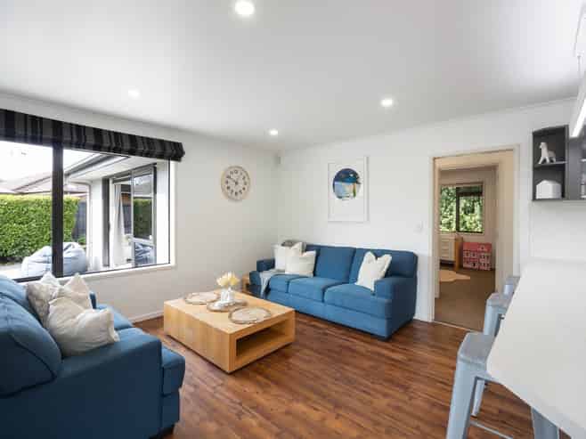 28 Somerton Drive, Huntington