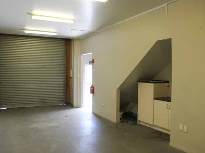 Modern 90sqm industrial unit