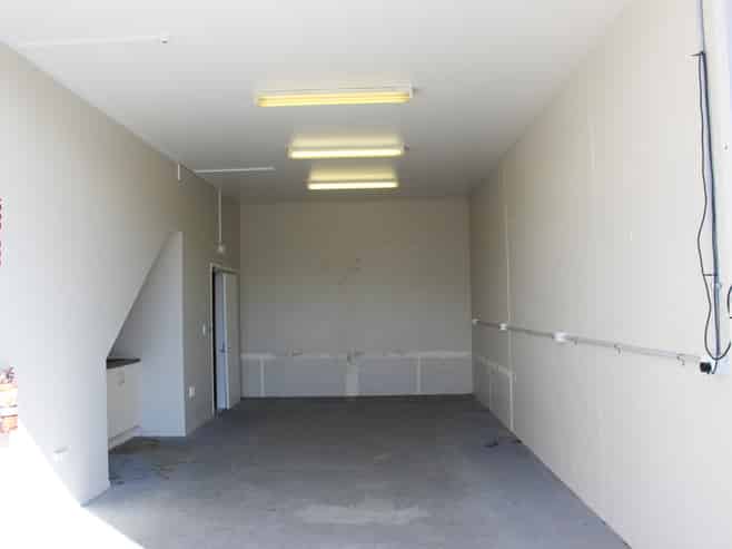 Modern 90sqm industrial unit