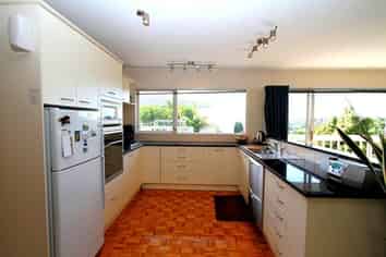 28 Haseler Crescent, Mellons Bay