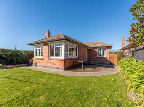 5A Lough Street, West End