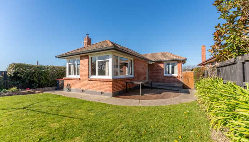 5a Lough Street, West End