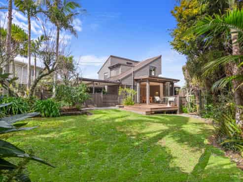 33 Woodlands Crescent, Browns Bay