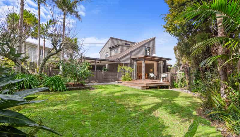 33 Woodlands Crescent, Browns Bay
