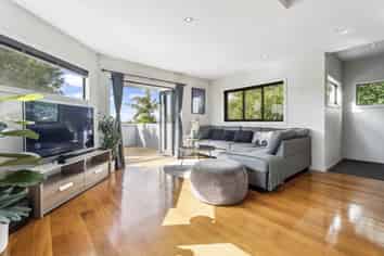 2/733 Remuera Road, Newmarket